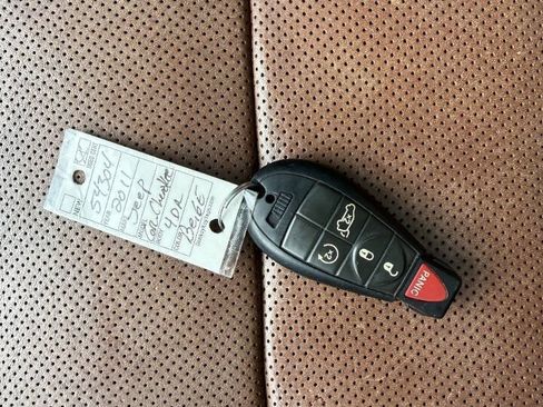 Used 2011 Jeep Grand Cherokee Overland AWD/4WD image 25