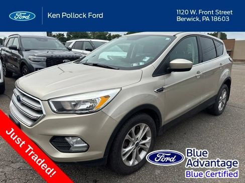 Used 2017 Ford Escape SE w/ SE Cold Weather Package AWD/4WD image 1