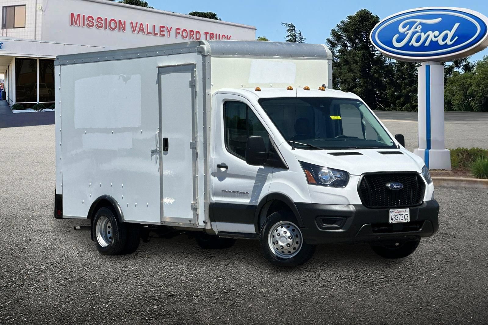 Used 2023 Ford Transit 350 DRW RWD image 2
