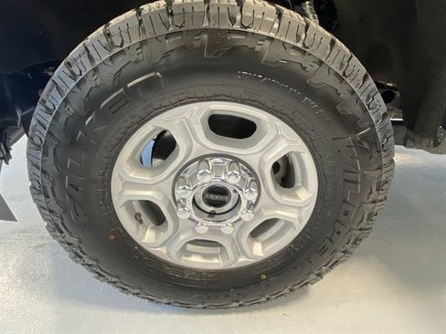 Used 2025 Ford F250 XLT image 38