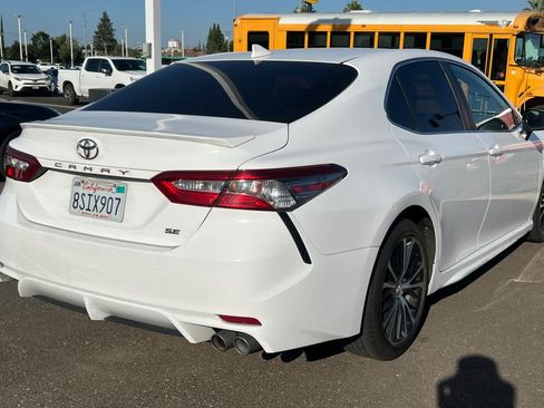 Used 2019 Toyota Camry SE FWD image 4