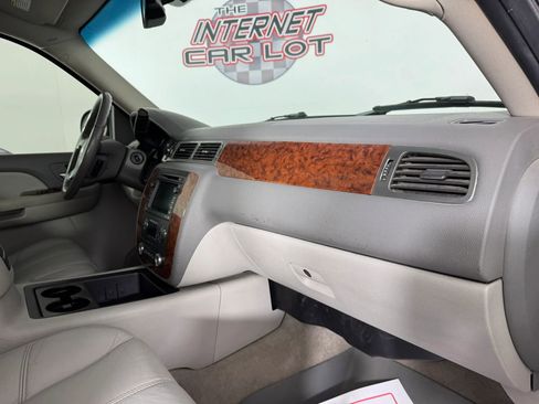 Used 2007 Chevrolet Suburban LTZ w/ LTZ Preferred Equipment Group AWD/4WD image 12
