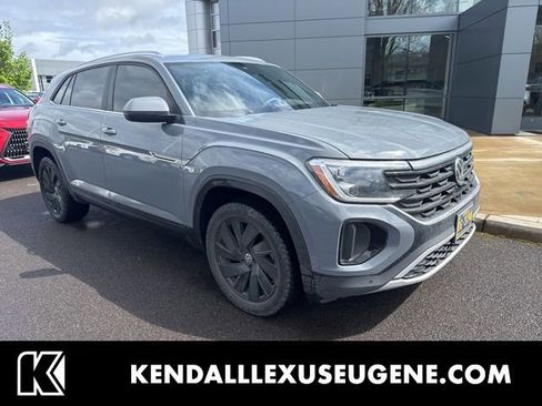 Used 2024 Volkswagen Atlas Cross Sport SE image 1