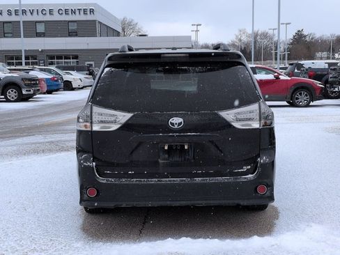 Used 2015 Toyota Sienna SE Premium image 9