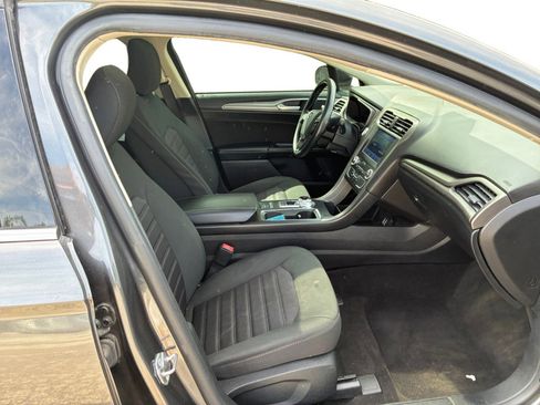 Used 2020 Ford Fusion SE FWD image 24