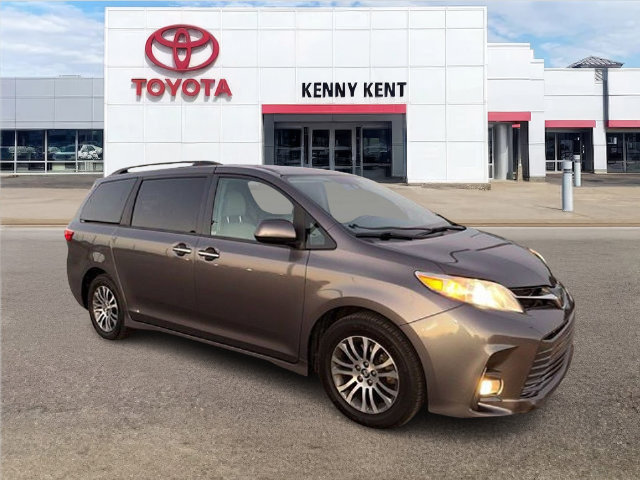 Used 2019 Toyota Sienna XLE FWD image 1