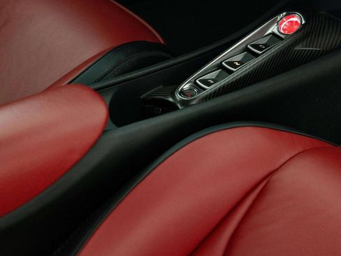 Used 2023 McLaren Artura image 23