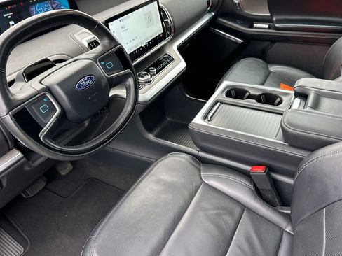 Used 2025 Ford Expedition Max Platinum AWD/4WD image 9
