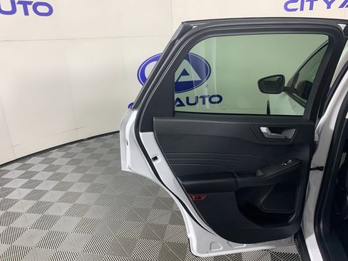 Used 2021 Ford Escape SE image 31