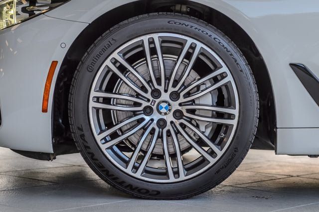Used 2019 BMW 540i w/ M Sport Package RWD image 13