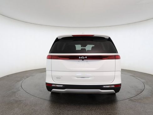 Used 2024 Kia Carnival LX image 14