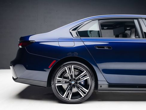 Used 2023 BMW i7 xDrive60 image 36