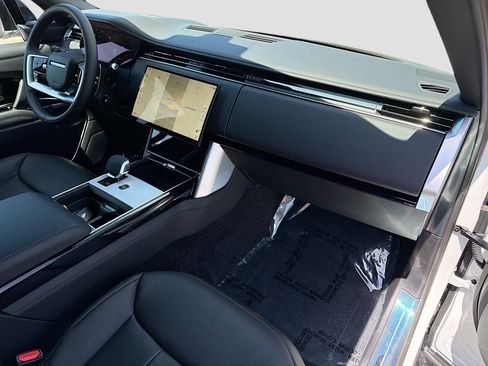 New 2026 Land Rover Range Rover Long Wheelbase SE AWD/4WD image 14