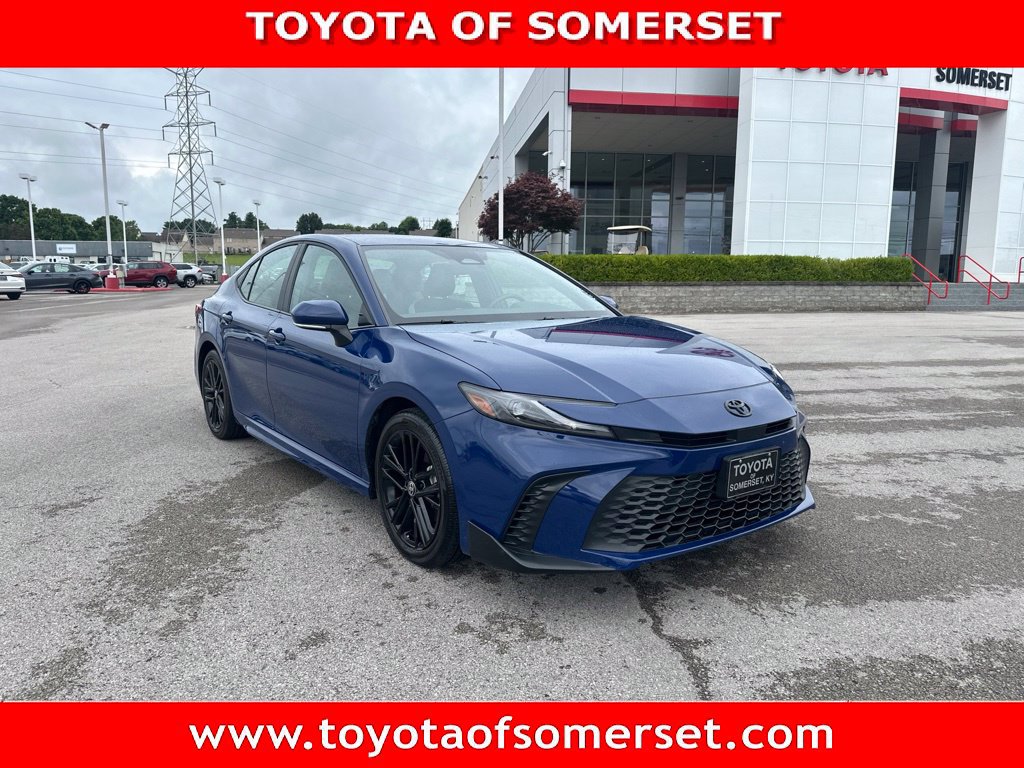 Certified 2025 Toyota Camry SE FWD image 1