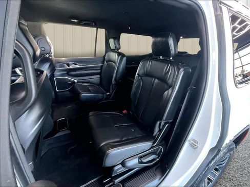 Used 2022 Jeep Wagoneer Series III w/ Flexible Seating Group image 22
