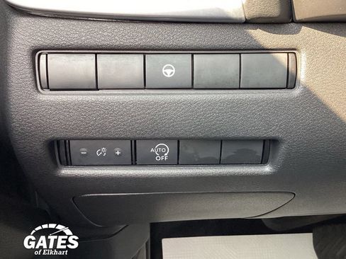 Used 2023 Nissan Rogue SV AWD/4WD image 25