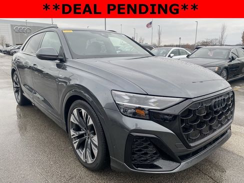Used 2025 Audi Q8 Prestige w/ Prestige Package image 2