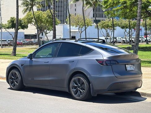 Used 2023 Tesla Model Y Long Range AWD/4WD image 3