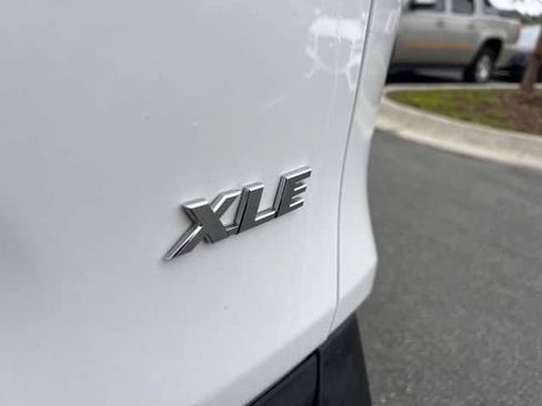 Used 2020 Toyota RAV4 XLE FWD image 32