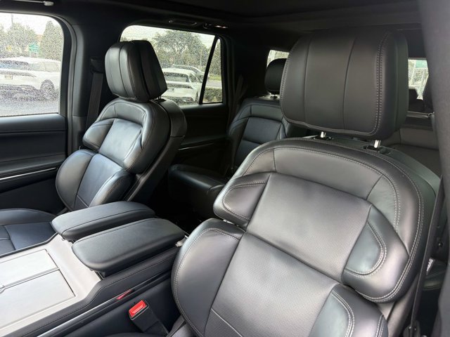 Certified 2025 Lincoln Navigator Reserve w/ Jet Appearance Package AWD/4WD image 13