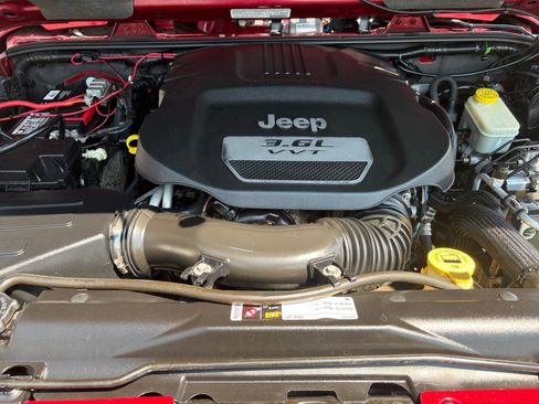 Used 2013 Jeep Wrangler Rubicon w/ Dual Top Group AWD/4WD image 33