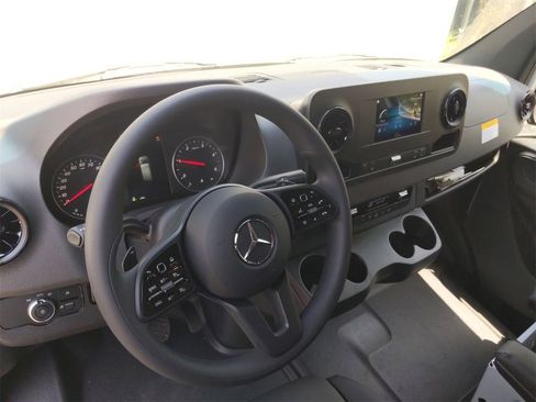 Used 2024 Mercedes-Benz Sprinter 3500 image 5