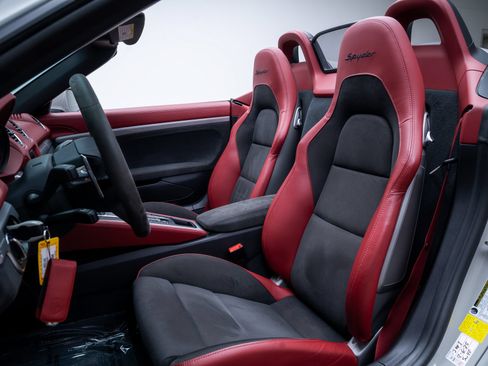 Used 2021 Porsche 718 Boxster Spyder RWD image 29