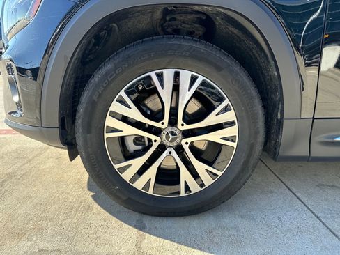 Used 2025 Mercedes-Benz GLB 250 4MATIC image 13