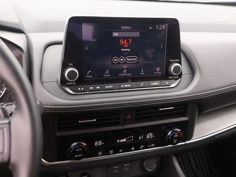 Used 2025 Nissan Rogue SV AWD/4WD image 15