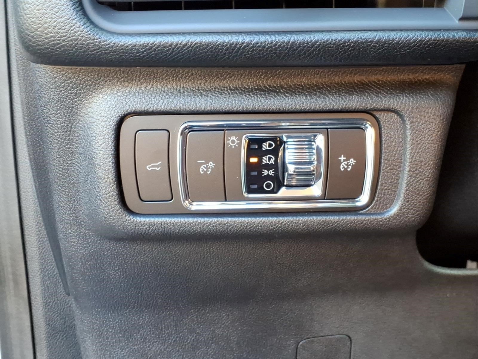 Used 2024 Lincoln Corsair FWD w/ Equipment Group 101A image 18