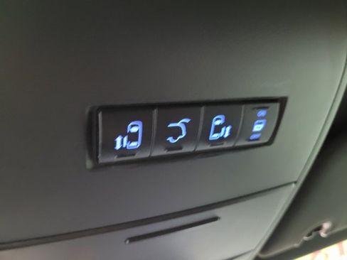 Used 2018 Dodge Grand Caravan SXT image 37