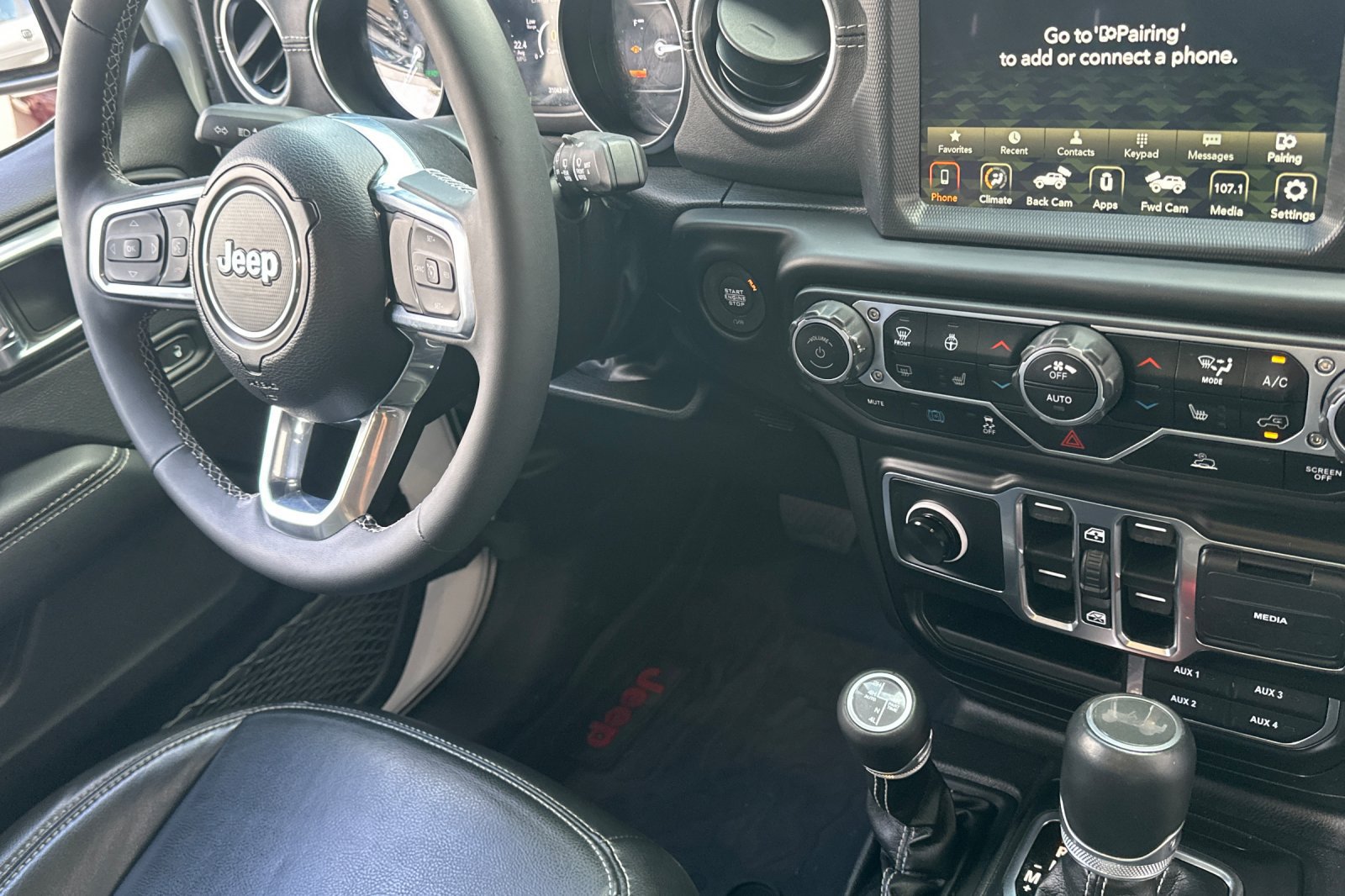 Used 2023 Jeep Wrangler Unlimited Sahara w/ Dual Top Group AWD/4WD image 13