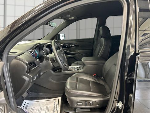Used 2023 Chevrolet Traverse RS w/ LPO, Floor Liner Package AWD/4WD image 9