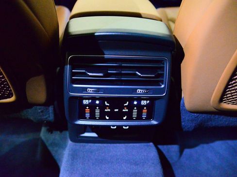 Used 2021 Audi Q7 3.0T Premium Plus image 24