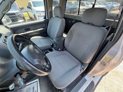 Used 2002 Nissan Frontier SE AWD/4WD image 10
