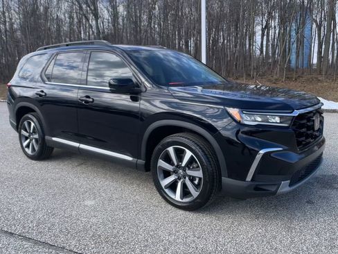 Used 2024 Honda Pilot Touring image 3