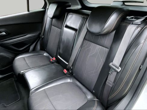 Used 2020 Chevrolet Trax LT w/ LT Convenience Package FWD image 21