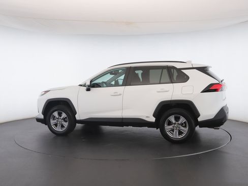 Used 2022 Toyota RAV4 XLE image 19