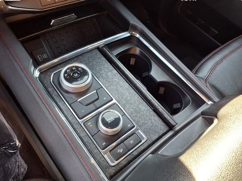 Used 2022 Ford Expedition Limited image 19