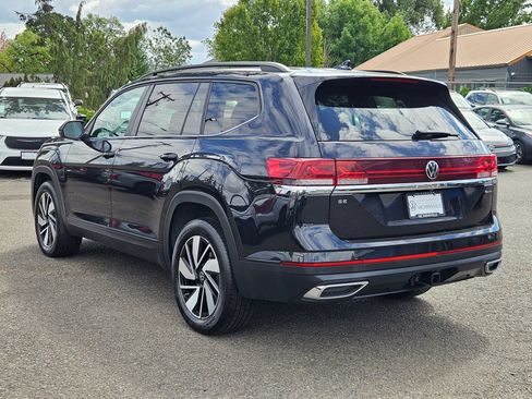 Used 2025 Volkswagen Atlas SE AWD/4WD image 3