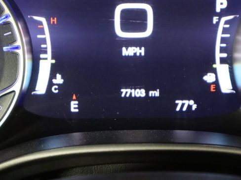 Used 2023 Chrysler Pacifica Touring-L FWD image 37