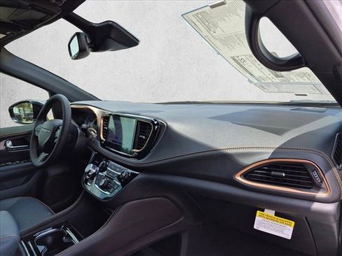 New 2027 Chrysler Pacifica Pinnacle w/ Theater Group FWD image 14