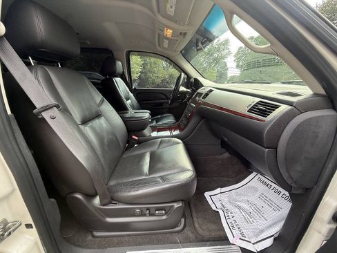 Used 2010 Cadillac Escalade 2WD image 23