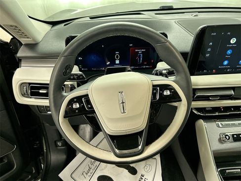 Used 2025 Lincoln Aviator Premiere w/ Equipment Group 101A image 4