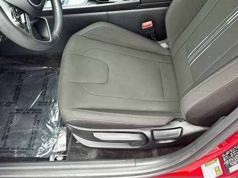 Certified 2025 Hyundai Elantra SEL FWD image 19