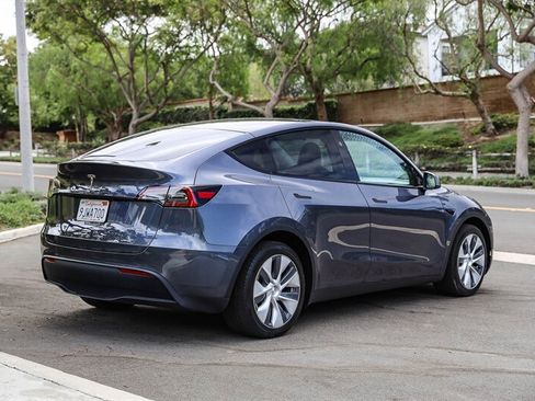 Used 2023 Tesla Model Y Long Range AWD/4WD image 5