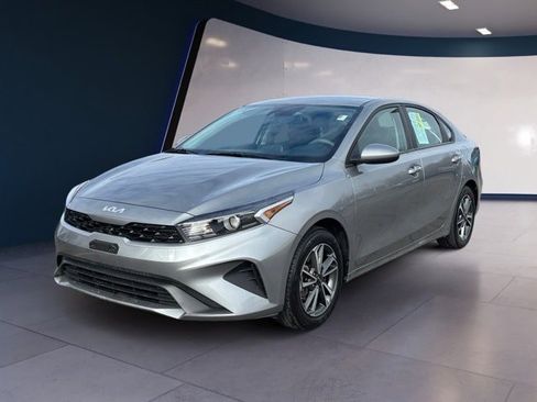 Used 2023 Kia Forte LXS image 3