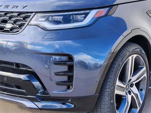 Used 2024 Land Rover Discovery Dynamic SE image 8