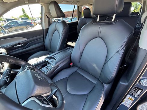 Used 2025 Toyota Grand Highlander FWD image 38