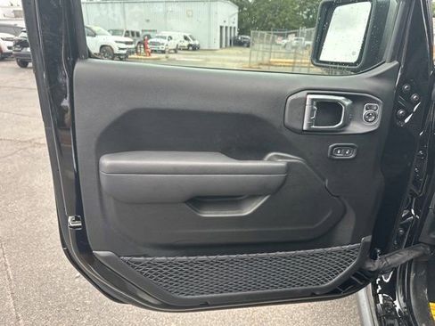 New 2025 Jeep Gladiator Mojave w/ Steel Bumper Group image 10